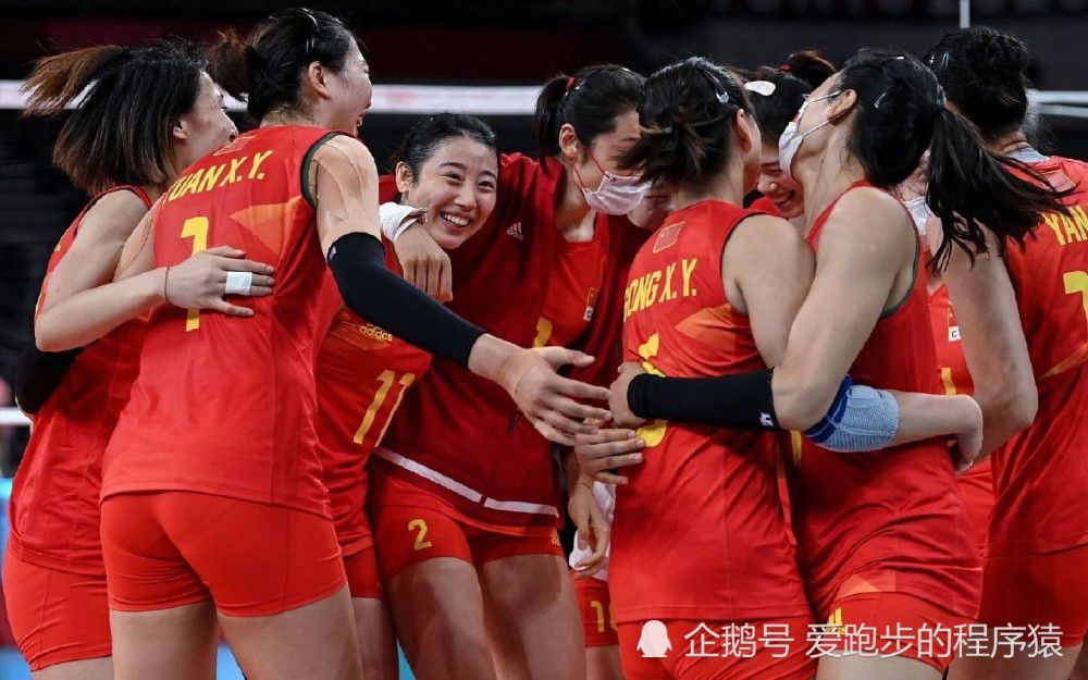 第53分钟，B席右侧回做，福登外围突施冷箭轰出世界波，曼城1-1扳平比分。